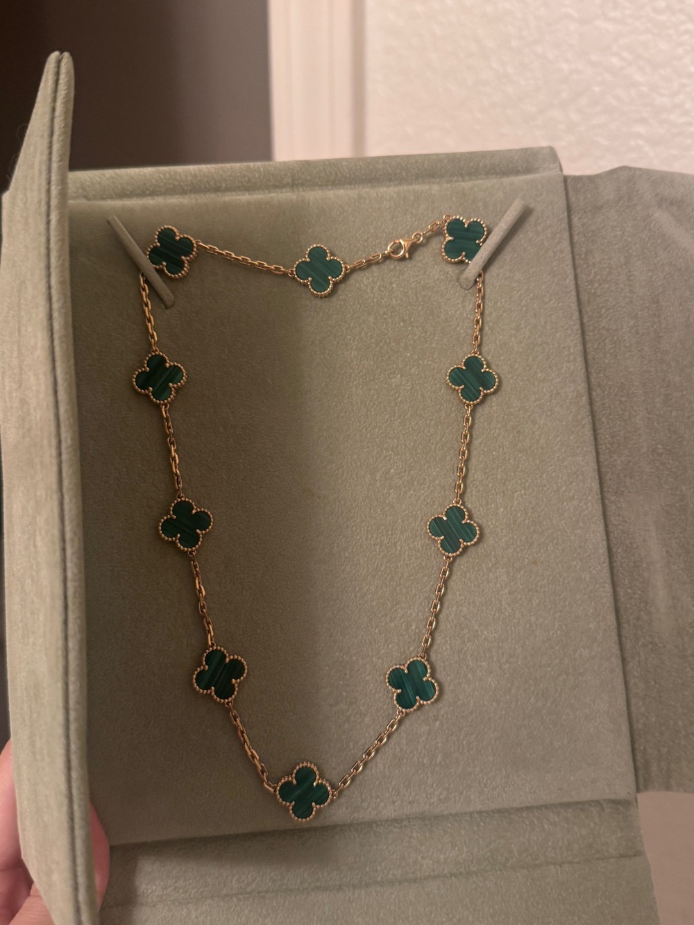 Van Cleef & Arpels Gold Chain Necklace with Forest Green Alhambra Motifs